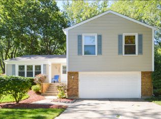 1342 Brandywyn Ln, Buffalo Grove, IL 60089