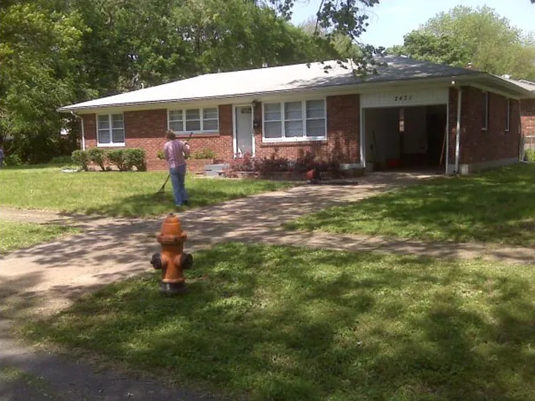 2431 Woodmont Dr — Photo 3