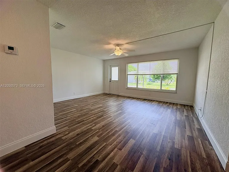 140 NW 27th St — Photo 4
