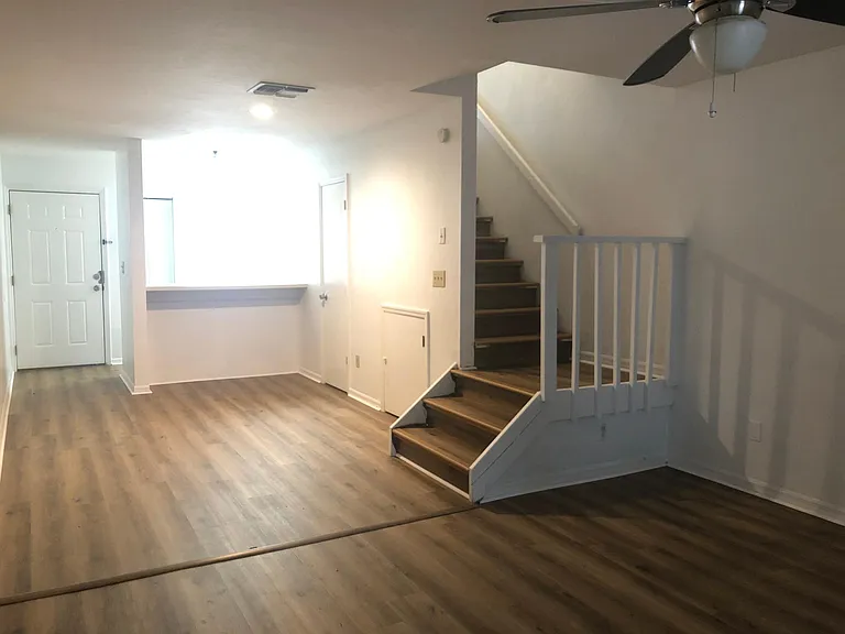 807 SW 60th Ter — Photo 3