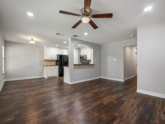 4th image of 1123 Runneburg Rd
