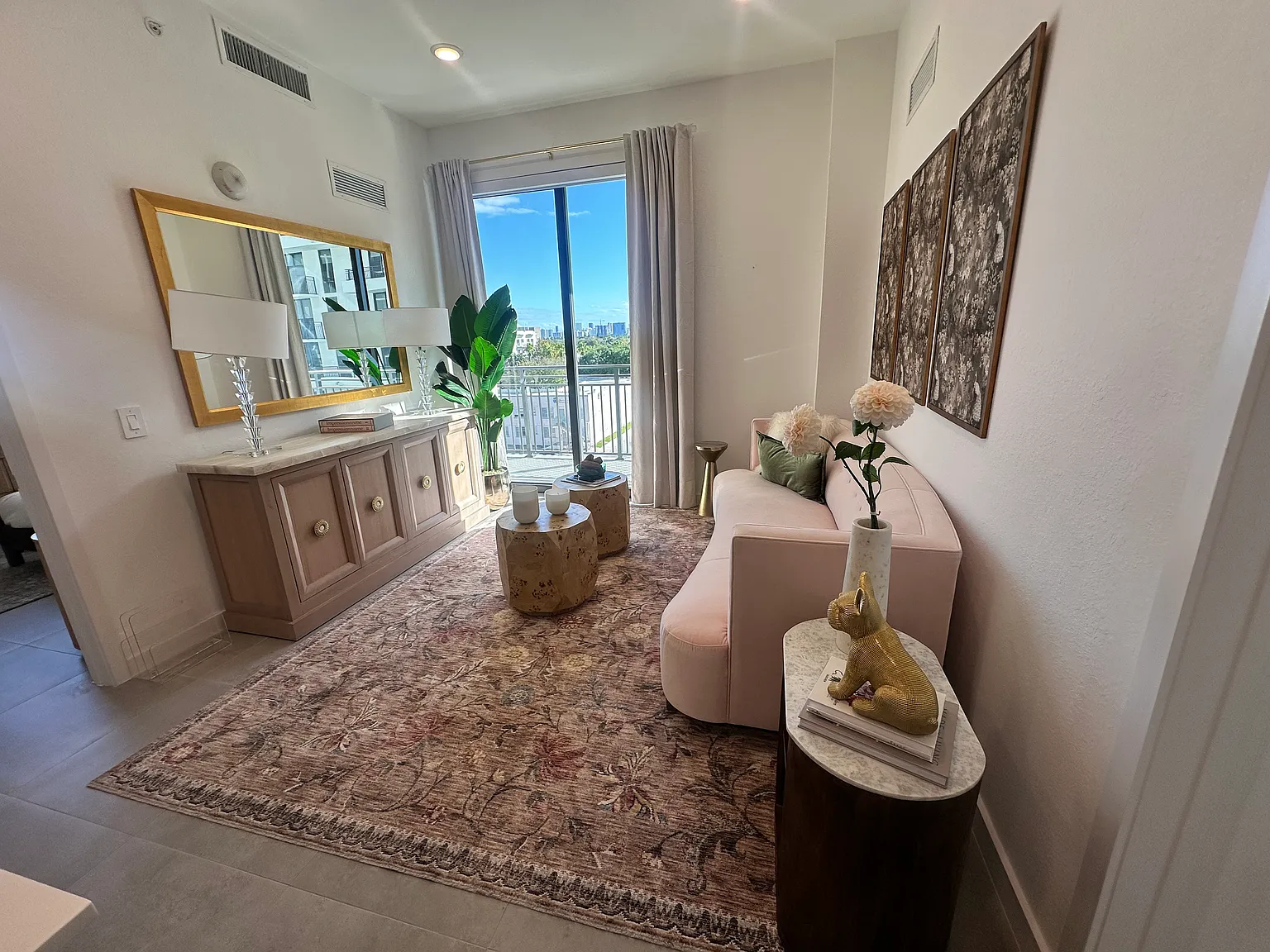 1 bed, 530 sqft, $1,940 — Photo 3