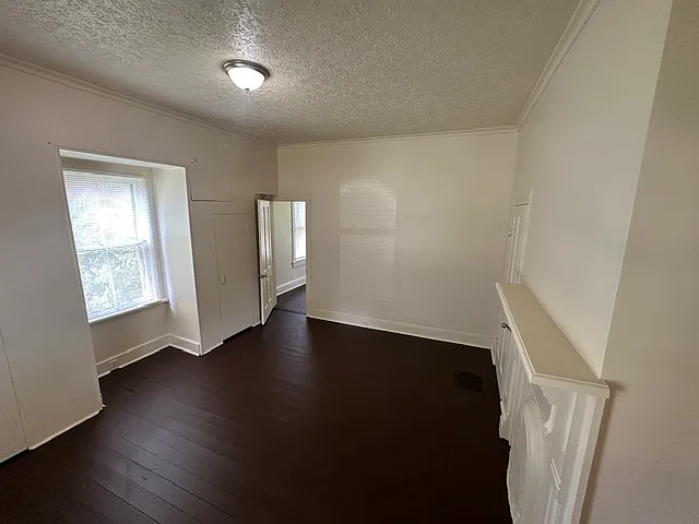 219 Girard St — Photo 4