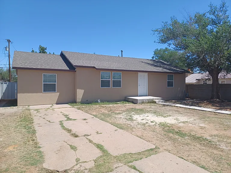 128 E Manana Blvd — Photo 2