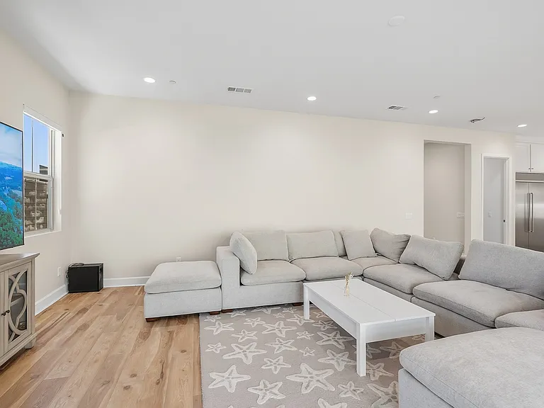 21217 Rockview Ter — Photo 10