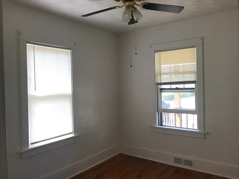 4535 Oak St — Photo 5