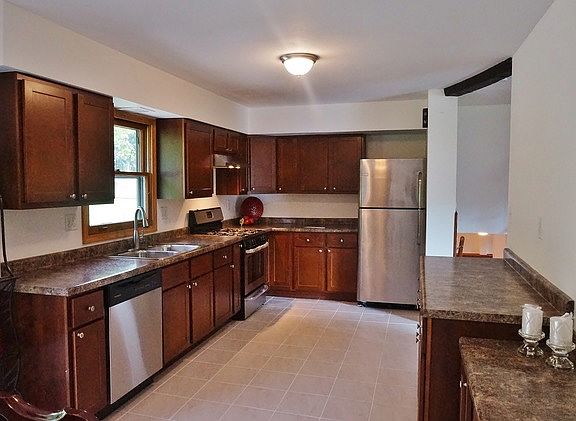 5th image of 1014 Wellman Ave