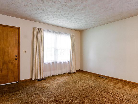 5th image of 1070 Lenore Ave