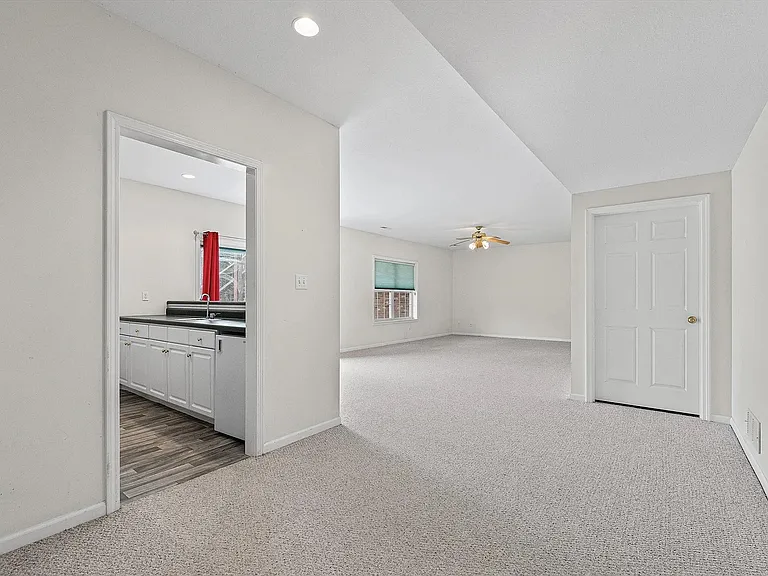 4200 Cedar Crest Ln — Photo 26