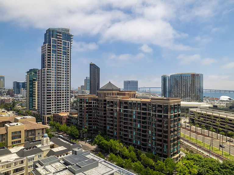 500 W Harbor Dr #1502 — Photo 25
