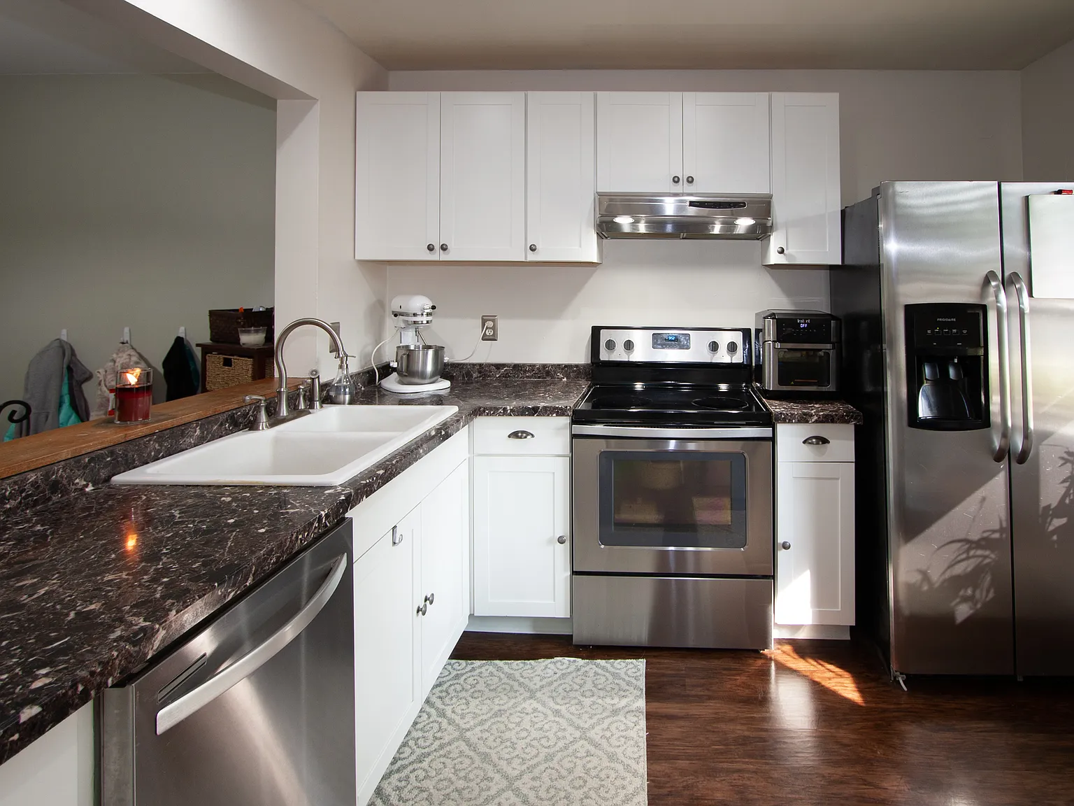 2 bed, 1.5 bath, 1234 sqft, $2,375 — Photo 2