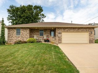 9086 Conrad Ave, East Dubuque, IL 61025