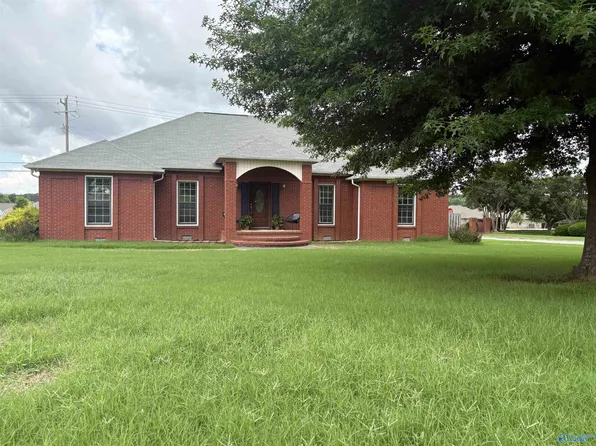 14743 Facet Cir, Athens, AL 35613