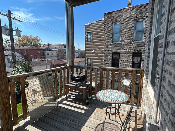 spacious deck, great for relaxing outside