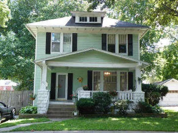 321 N Pine St, Centralia, IL 62801