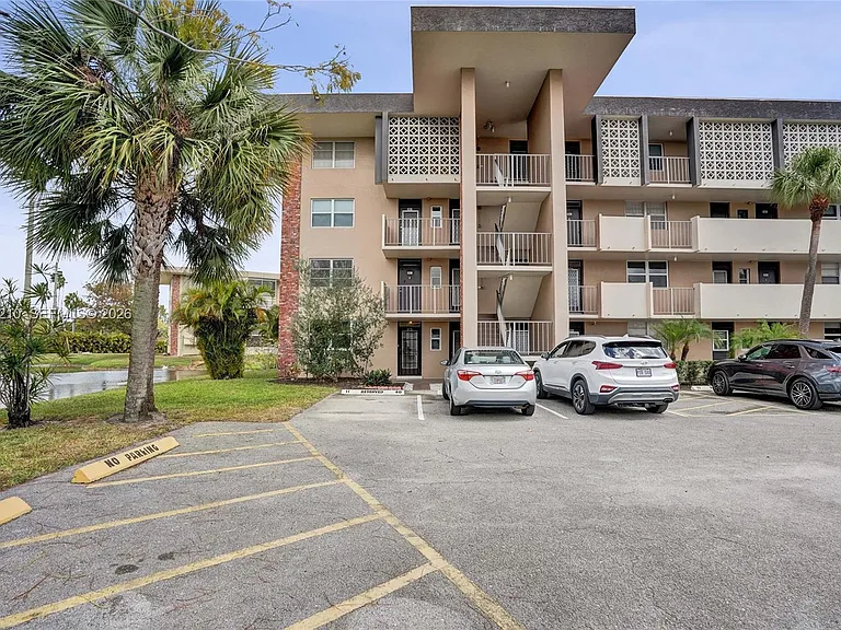 3051 NW 46th Ave #101 — Photo 32