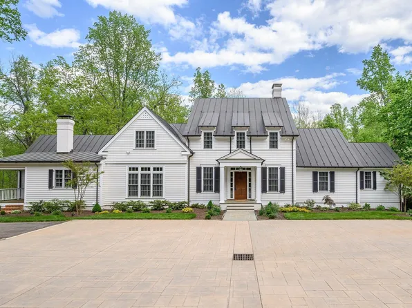 2440 N Dogwood Ln, Charlottesville, VA 22901