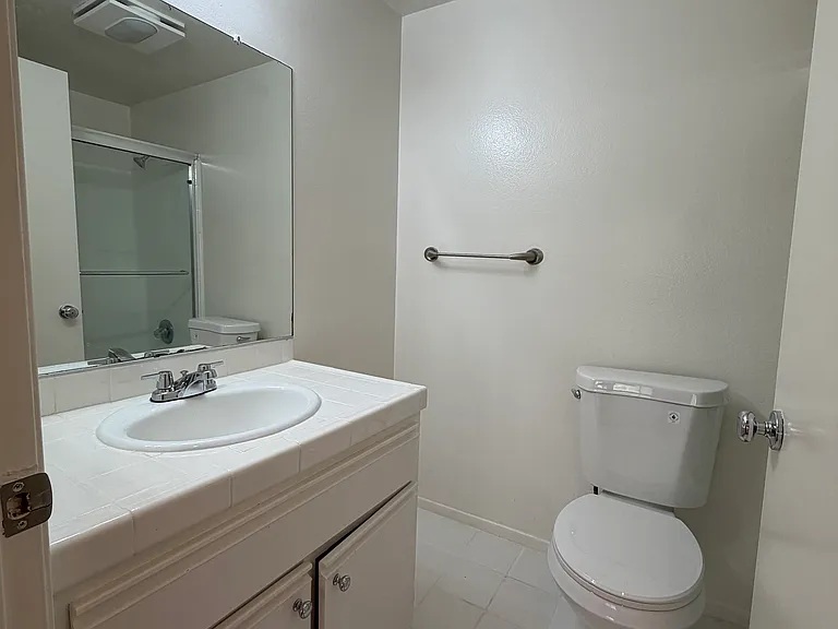 857 S Plymouth Blvd #303 — Photo 12