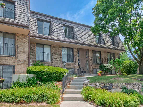 1721 Northfield Sq APT E, Northfield, IL 60093