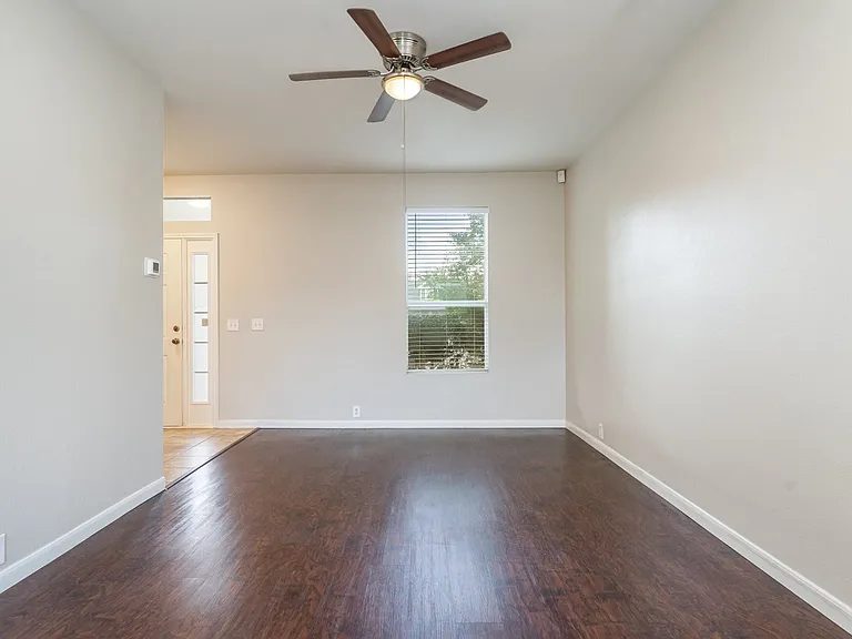 815 Carlton Rd — Photo 3
