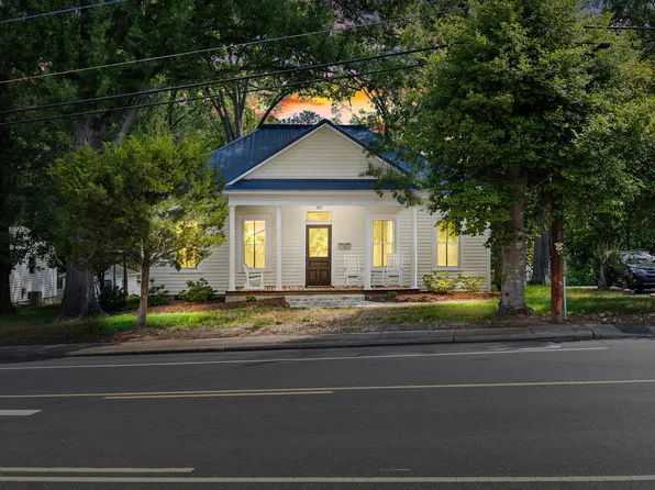 915 S 3rd St, Sanford, NC 27330