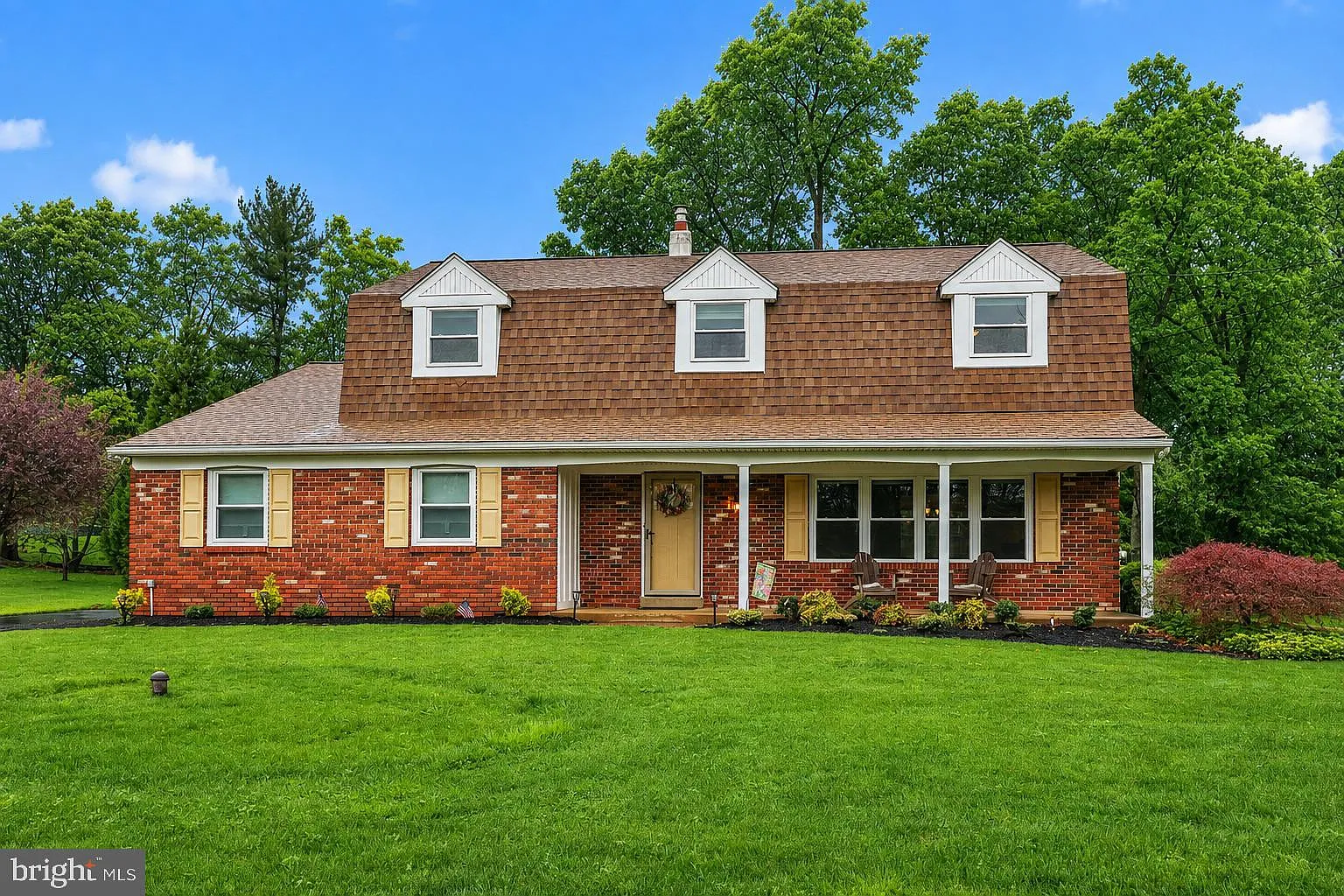 4 bed, 2.5 bath, 2620 sqft, $4,800 — Photo 2