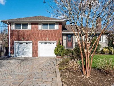 272 Brower Ave, Rockville Centre, NY, 11570