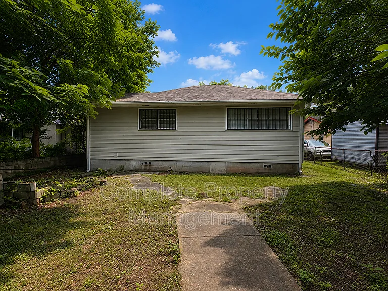 6112 Blocton Ave — Photo 9