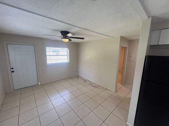 3rd image of 3920 Lora St