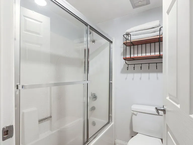 5500 Owensmouth Ave #323 — Photo 11