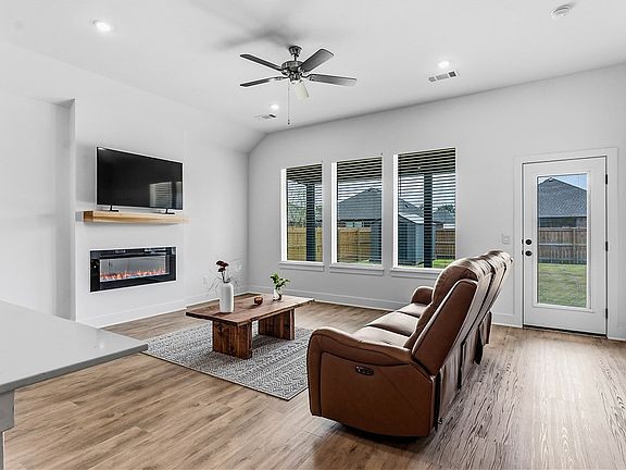 5th image of 4361 Florentina Ave