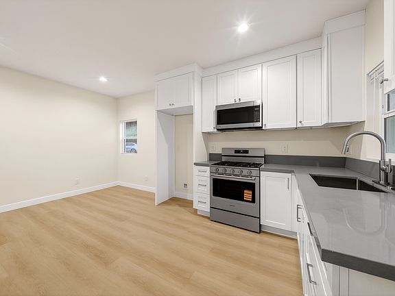 4th image of 3441 Drew St #3441