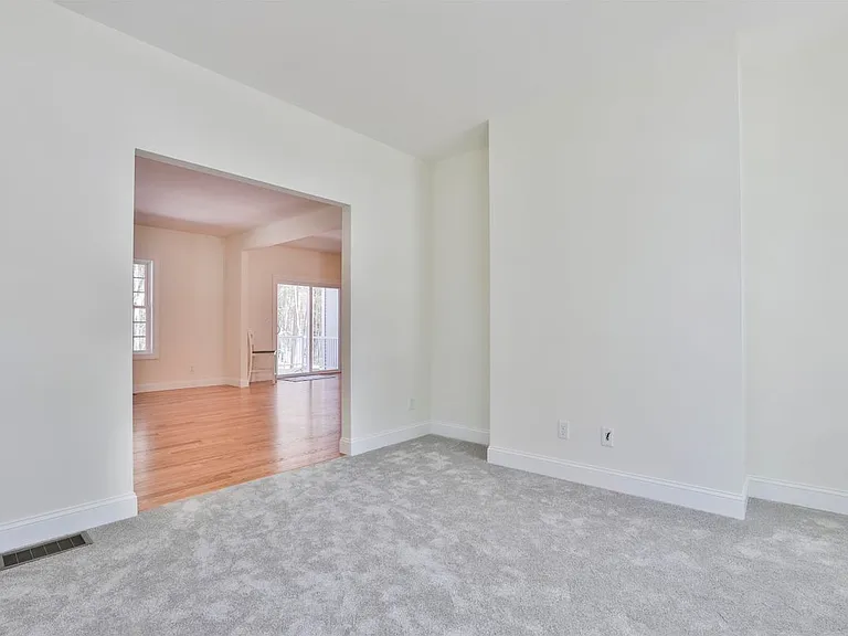 22 Reeds Ferry Way — Photo 29
