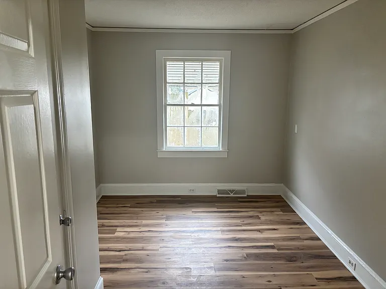 203 Parkwood Ave — Photo 8
