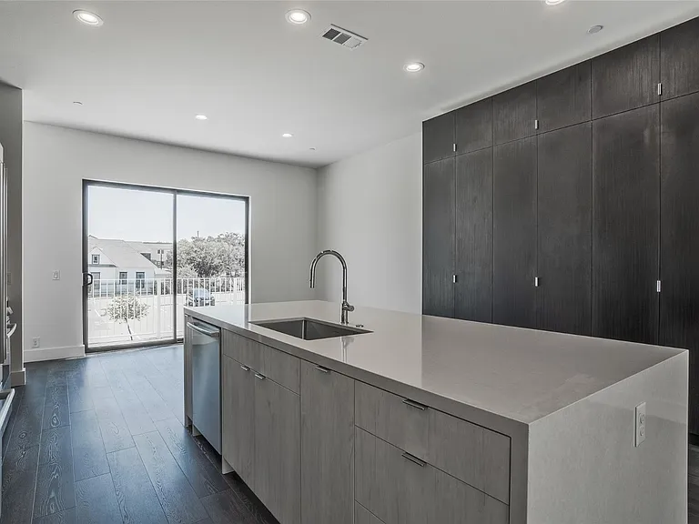 4322 Roseland Ave #3 — Photo 3
