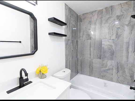 4th image of 317 Forby Ave #1