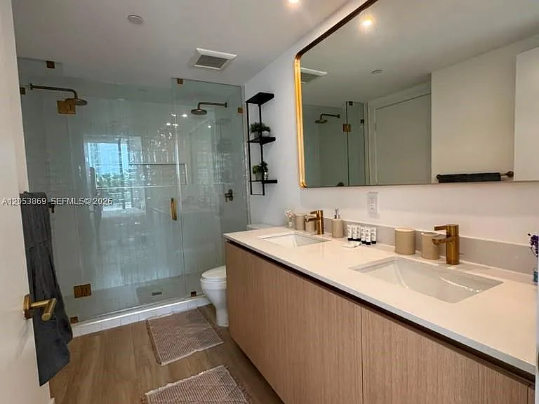 90 NE 32nd St #811 — Photo 8