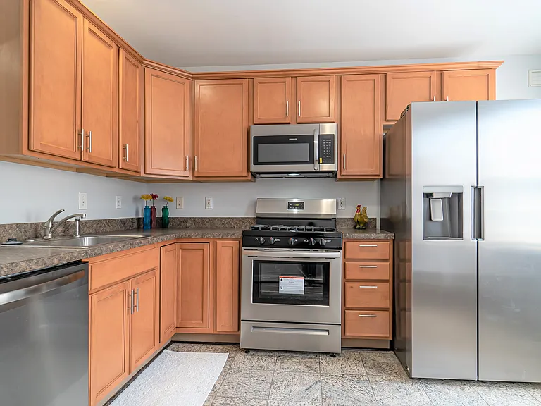 230 S Durham St — Photo 3