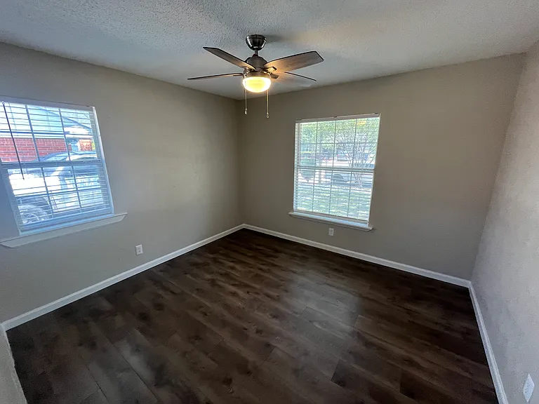 2301 Proctor St — Photo 13