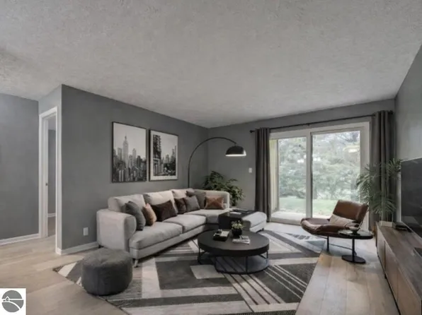 2611 Green Meadows Dr, Traverse City, MI 49685