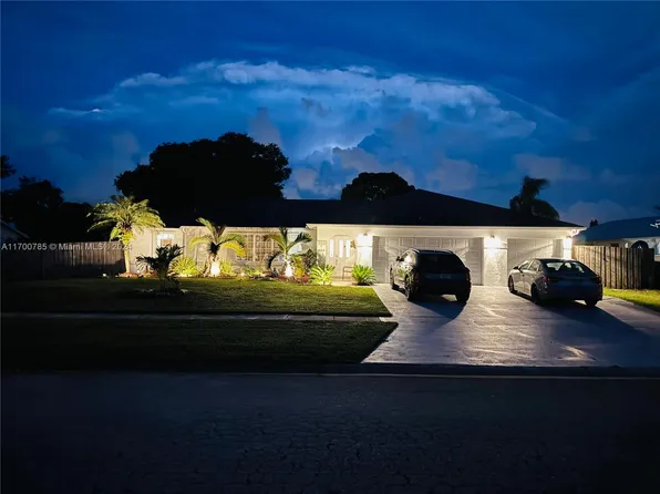 509 NE Solida Cir, Port Saint Lucie, FL 34983