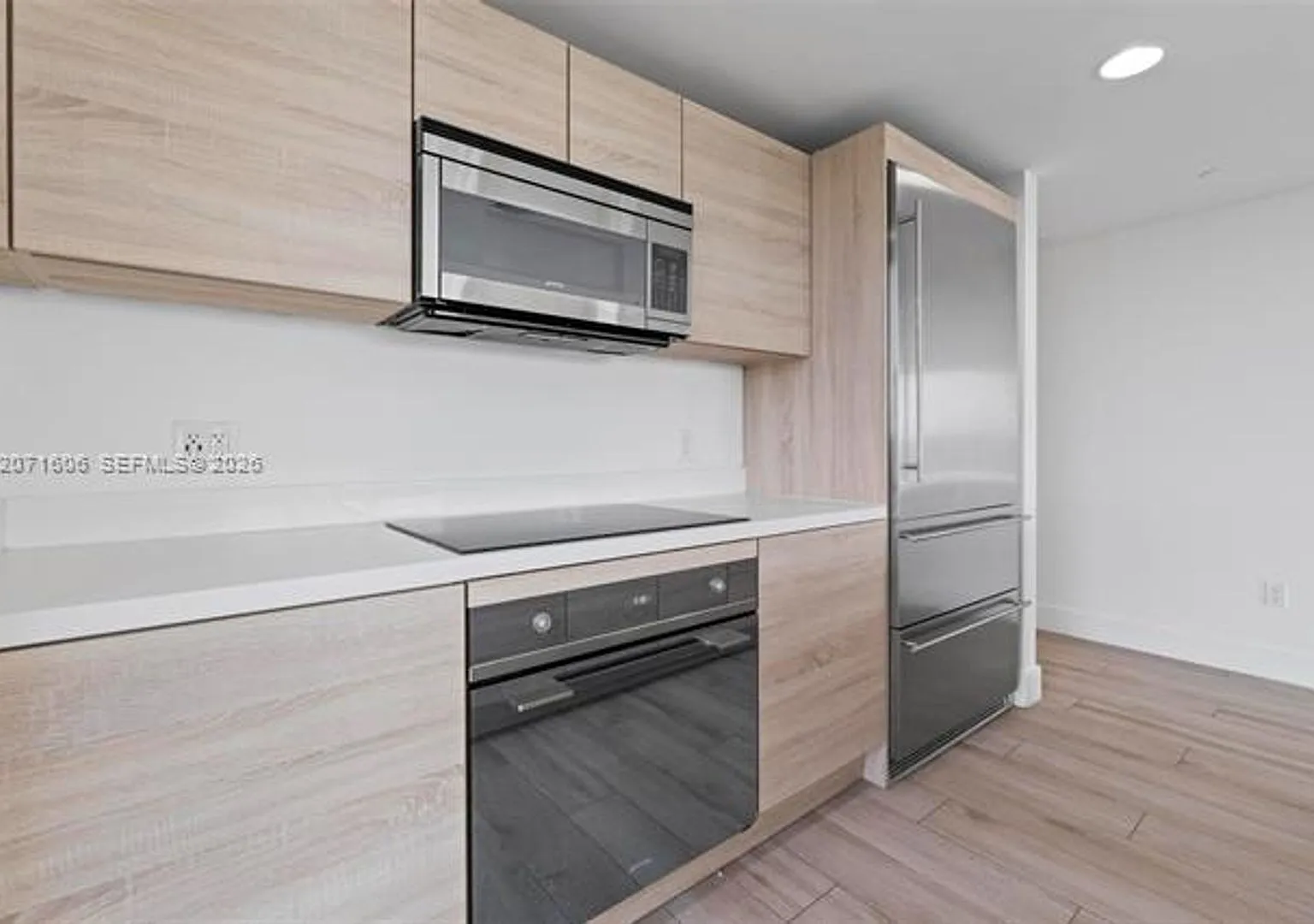 16385 Biscayne Blvd cu-521, North Miami Beach, FL 33160 — Photo 1