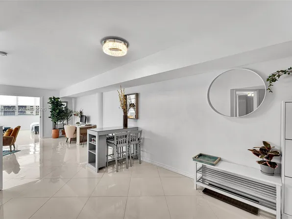 825 Brickell Bay Dr APT 2048, Miami, FL 33131
