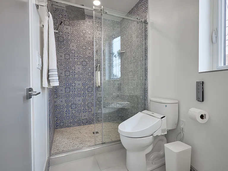 2929 S La Brea Ave — Photo 5