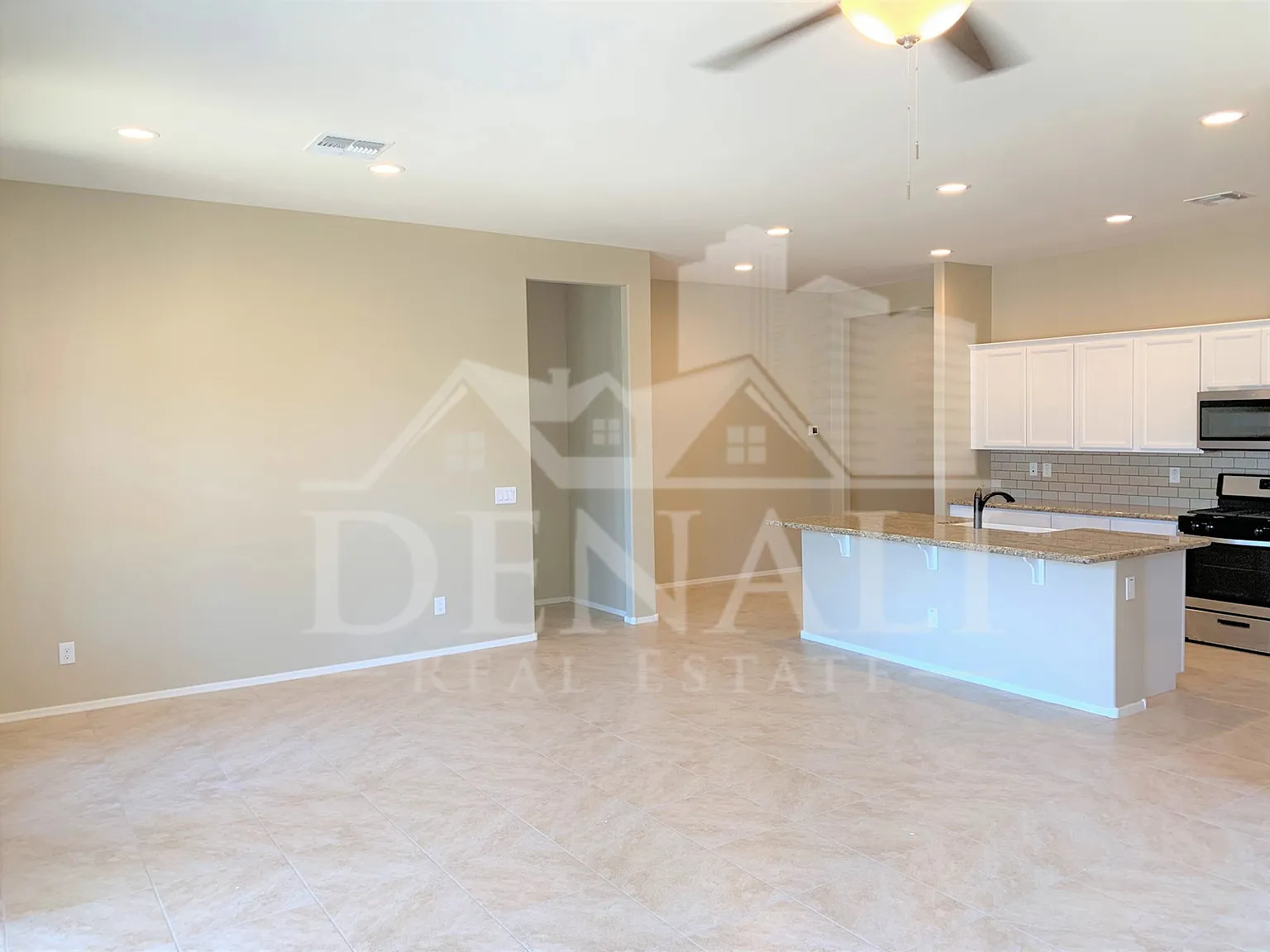 3 bed, 2.0 bath, 1935 sqft, $2,295 — Photo 4