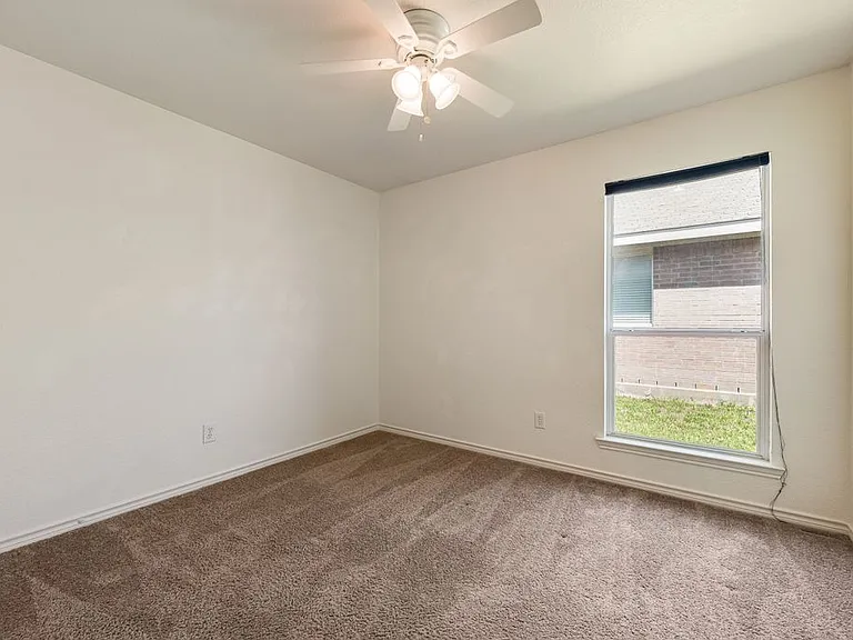 2200 Fieldcrest Dr — Photo 16