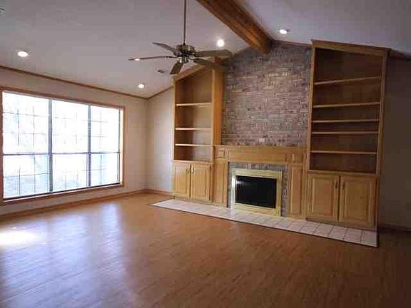 2nd image of 26 W 26th Cir