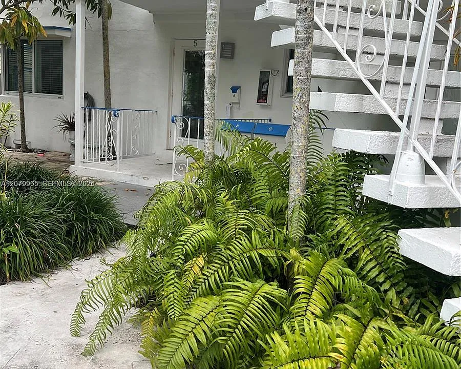 225 SE 16th Ave #5