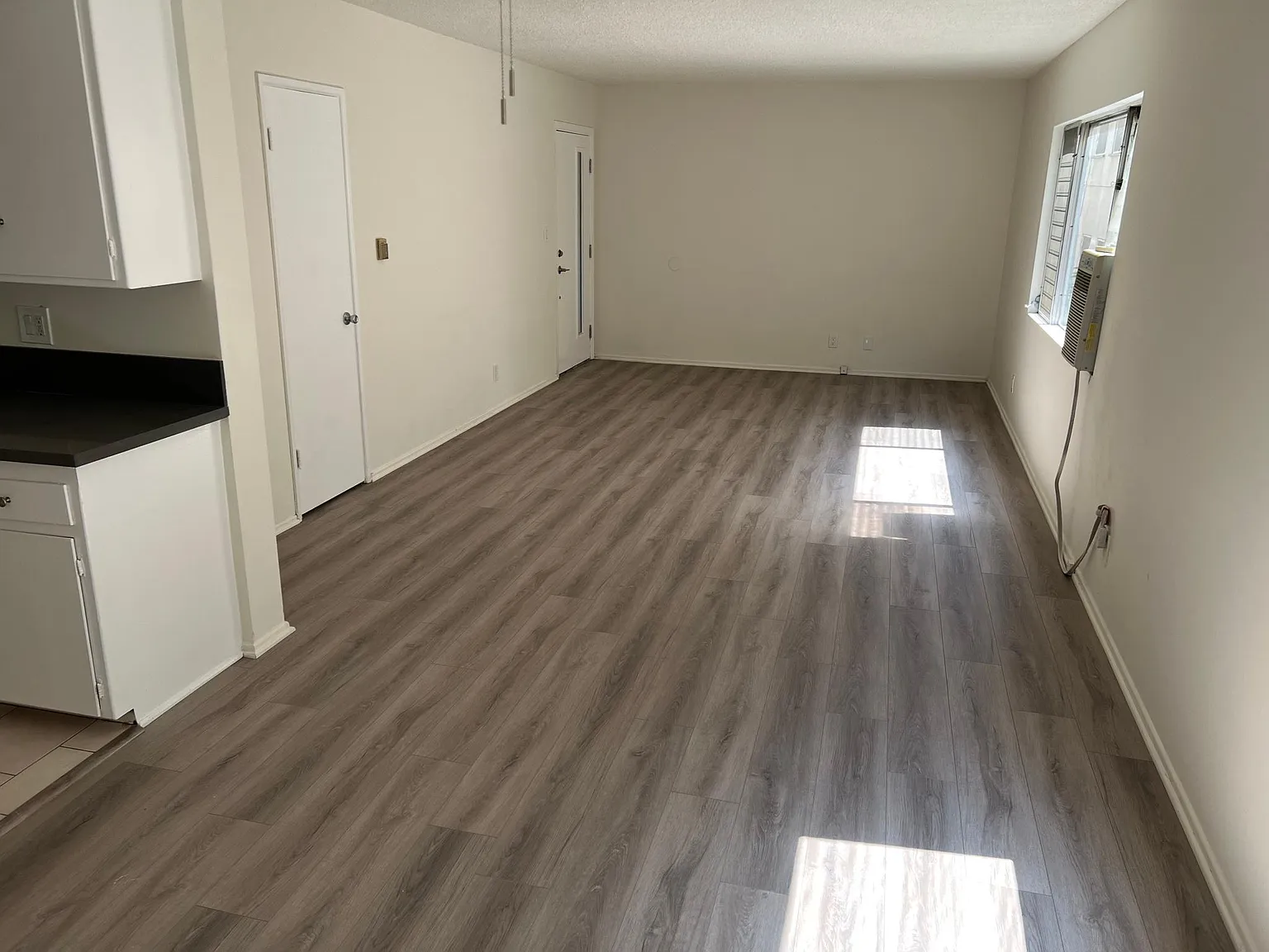 410 N Maple Dr — Photo 4