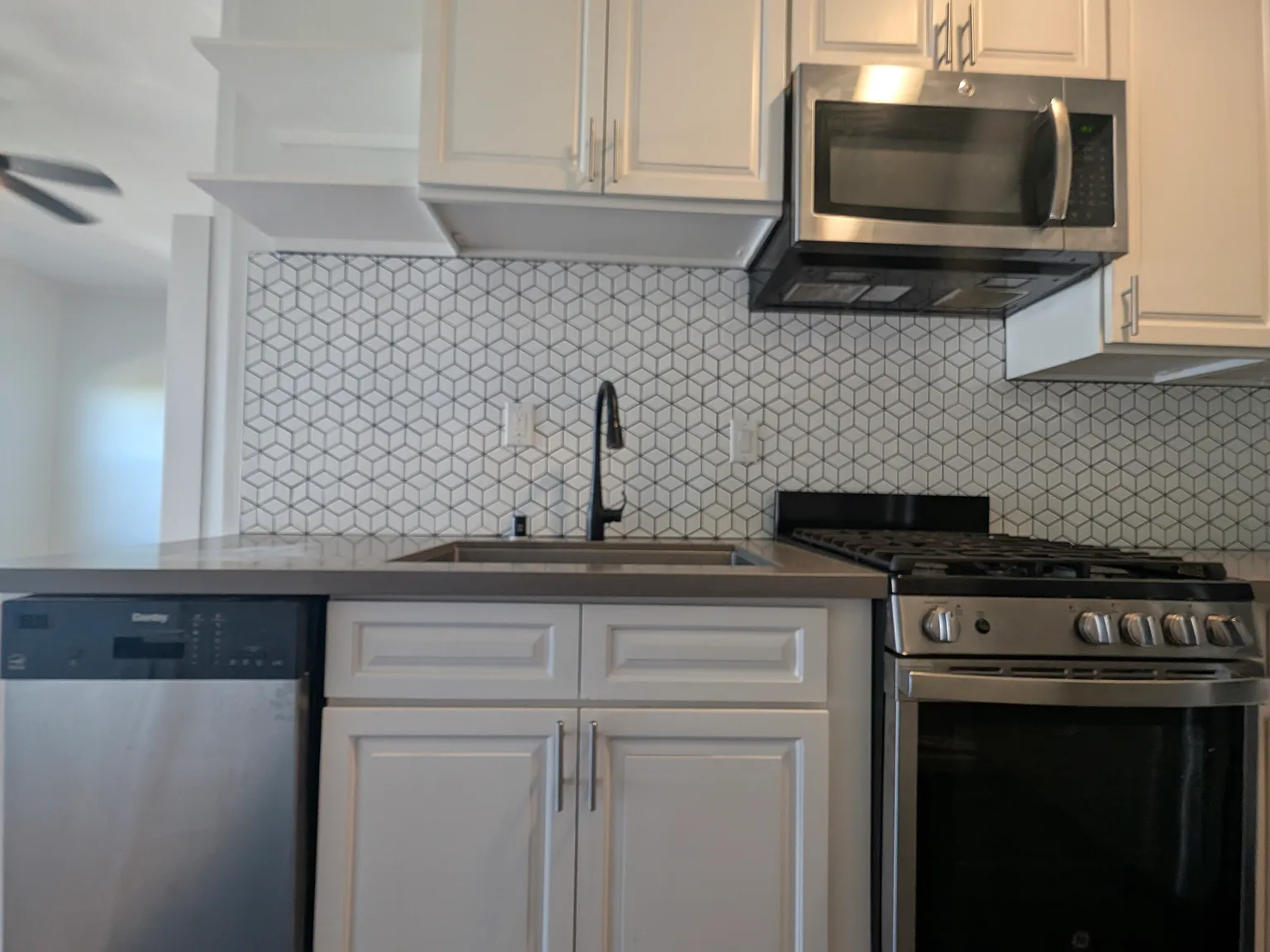 1 bed, 800 sqft, $2,995 — Photo 4